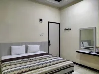 Kudus Permata Hotel - parking