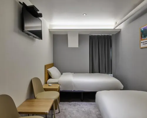 L hostel Hotels near Gallery All