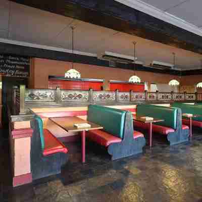 Bostons Lodge & Restaurant Dining/Meeting Rooms