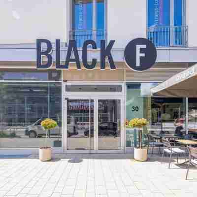 Black F House - Serviced Apartments Hotel Exterior