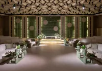 Ray Hotel by Cloud 7