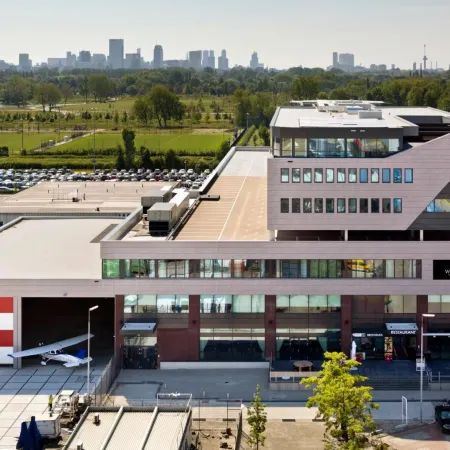 Fletcher Hotel-Restaurant Wings-Rotterdam Отели рядом с достопримечательностью «Оверсхи»