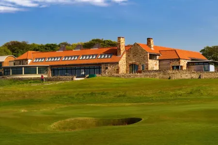 The Lodge at Craigielaw and Golf Courses Отели в г. Галлейн
