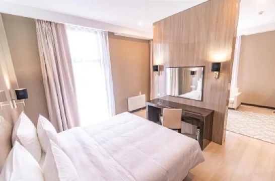 Resident City Hotel Hotel berhampiran Museum of Musical Instruments