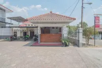 RedDoorz Plus near RSUD Majalengka Hotel di Munjul