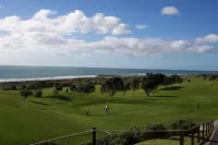 Fitzroy Beach Holiday Park Hotels in Waitara