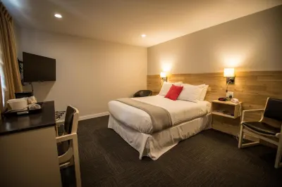 Motel Colonial Hotels in Luceville