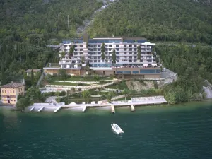 EALA 마이 레이크사이드 드림 – 어덜츠 온리