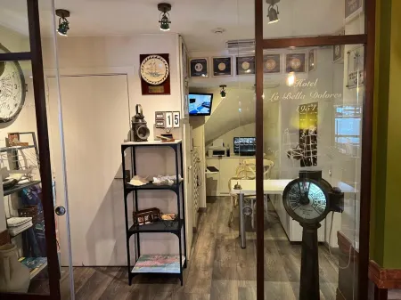 Hotel Bella Dolores Отели рядом с достопримечательностью «Hiper Garden Center Sa Bòvila»