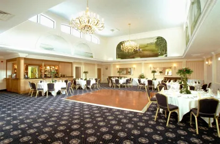 Tre-Ysgawen Hall & Spa