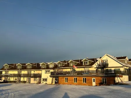 North Adventure Inn Отели в г. Кокран