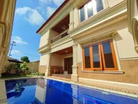 Villa Syariah Muvida Dengan Kolam Renang di Tengah Kota Hotels in Tegalrejo