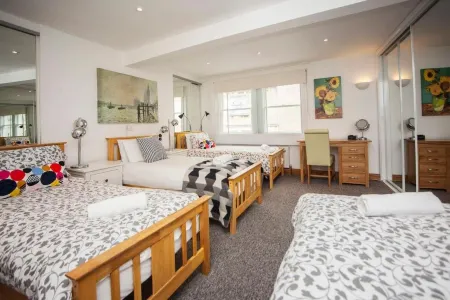 The Roof Terrace Maisonette - City Centre Отели рядом с достопримечательностью «Университет Бат»