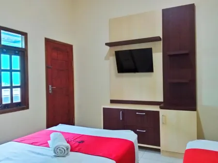 RedDoorz Near Alun Alun Slawi Отели в г. Tegal Regency