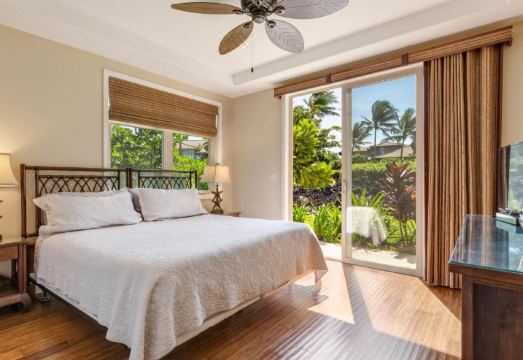HAWAIIAN JEWEL Family friendly KaMilo 4BR Home Walk to Pauoa Beach - Housity