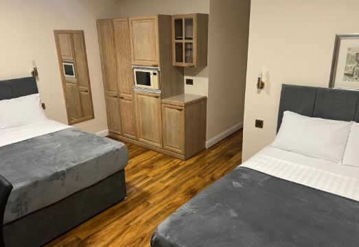 3. 그레셤 호텔..