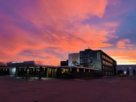 Trumbull and Porter - Detroit Downtown Отели рядом с достопримечательностью «Joe Louis Arena»