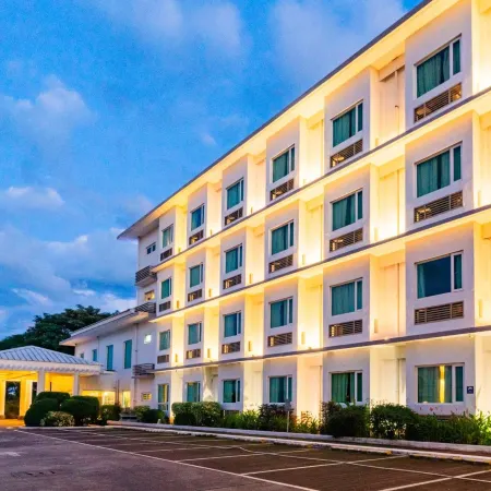 Microtel by Wyndham South Forbes Near Nuvali