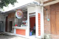 Gatra Hotel Syariah near Alun Alun Kudus Mitra RedDoorz - Wifi