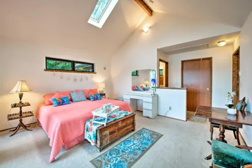 Waterfront Bainbridge Island Home: Stunning Views! Hotels in Bainbridge