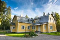 Salpalinjan Hovi Hotels in 