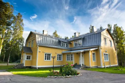 Salpalinjan Hovi Hotels near Kärenlaavu
