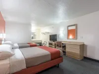 Travelodge by Wyndham Lansing Hotels in Waverly