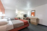 Travelodge by Wyndham Lansing