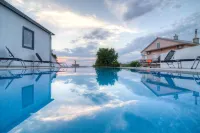 BC Eleven - Mit Zentralheizung - Pool