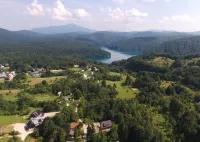 Yeti Cabin فنادق في Poljanak