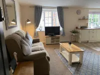 Apartment - Sleeps 2 - Pet Friendly - Parking Hotels in Ludlow