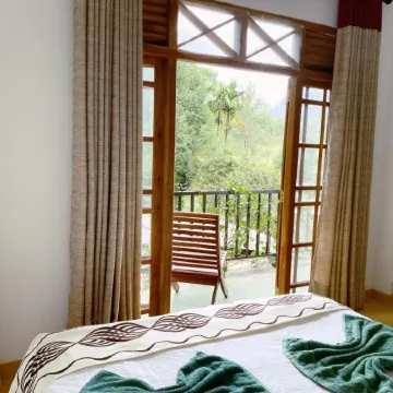 Misty Elegance - Ella.