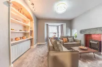 The Old Stamp House Retreat - Three En-Suite Bedrooms with Parking - Kitchens