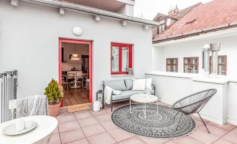 TurnKey I Main Bus Station Apartments