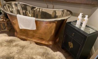 The Hive at Poppi-Red