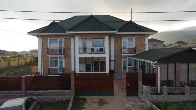 The Lake Townhouse