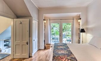 Charming Historic Retreat Near Poverty Bay!