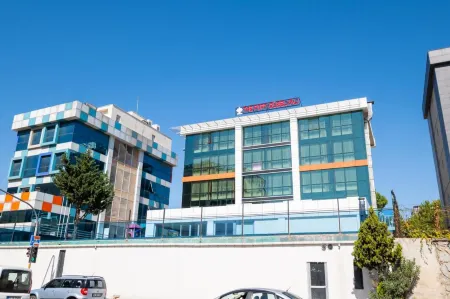 The Port Guzelyalı Отели рядом с достопримечательностью «Yiğit Alışveriş Merkezleri - Pendik Şube»