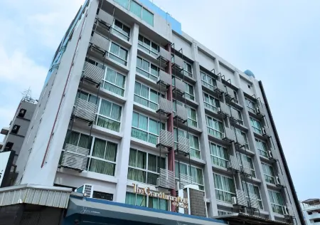 The Grand Lunara at Srinakarin