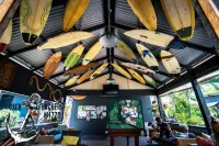 Backpackers at 1770 Hotel a Seventeen Seventy