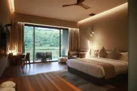 Aria Resort & Spa Hotels in Khambale