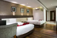 Emarald Hotel Calicut Hotel dekat Mananchira Square