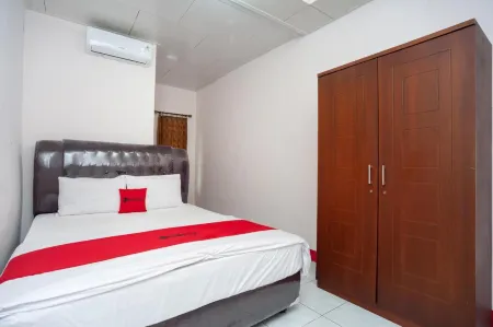 RedDoorz Syariah Near Tugu Juang Jambi 3 Отели в г. Simpang III Sipin