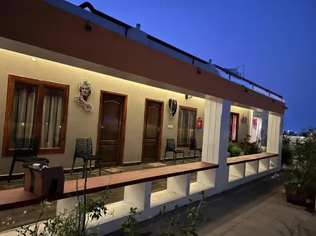 The French Villa Elite