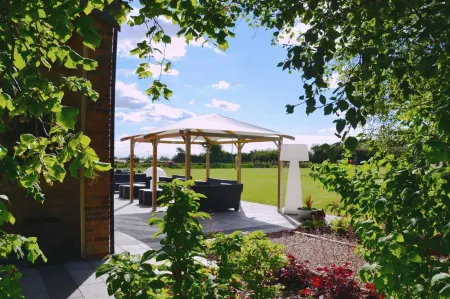 Brackenborough Lakes Resort Отели рядом с достопримечательностью «Парк Таттершолл Лейкс Кантри»