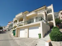Apartments Pavlinovic Hotels in der Nähe von Strand Nugal