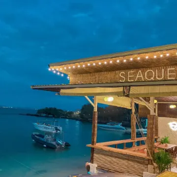 SEAQUEEN The Pool ,Koh Samed