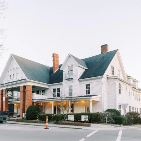 The NuWray Hotel & Carriage House