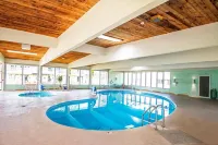 Fairway Inn & Suites - Pools