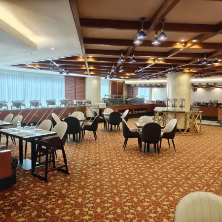 Al HAYAT PALACE HOTEL Отели рядом с достопримечательностью «Торговый центр Sharjah Mega Mall»